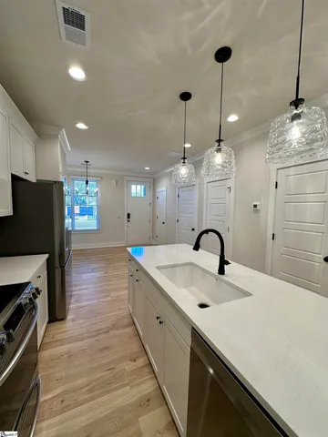 $389,900 | 9 Hawthorne Lane, Unit 103, Greenville, SC 29605