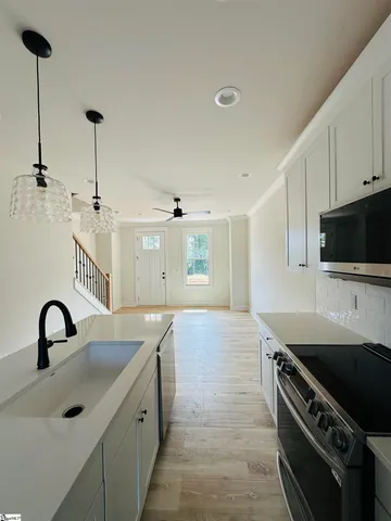 $389,900 | 9 Hawthorne Lane, Unit 103, Greenville, SC 29605