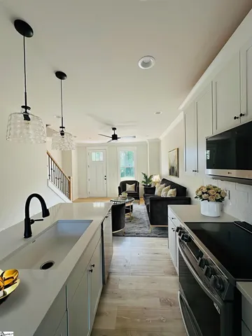 $389,900 | 9 Hawthorne Lane, Unit 103, Greenville, SC 29605