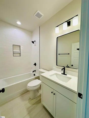 $389,900 | 9 Hawthorne Lane, Unit 103, Greenville, SC 29605