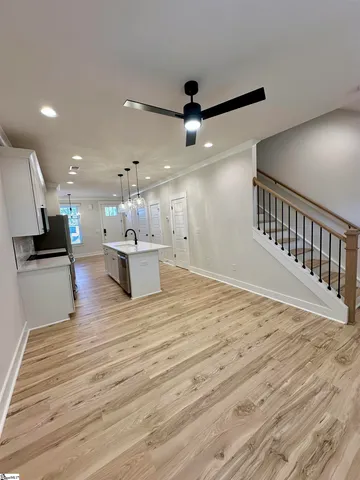 $389,900 | 9 Hawthorne Lane, Unit 103, Greenville, SC 29605