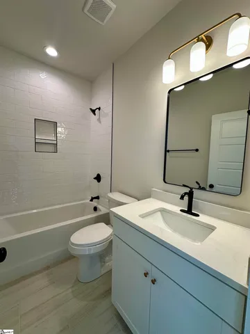 $389,900 | 9 Hawthorne Lane, Unit 103, Greenville, SC 29605