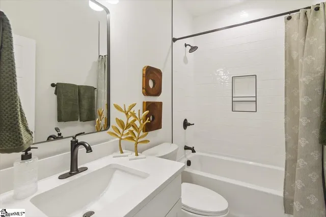 $389,900 | 9 Hawthorne Lane, Unit 103, Greenville, SC 29605