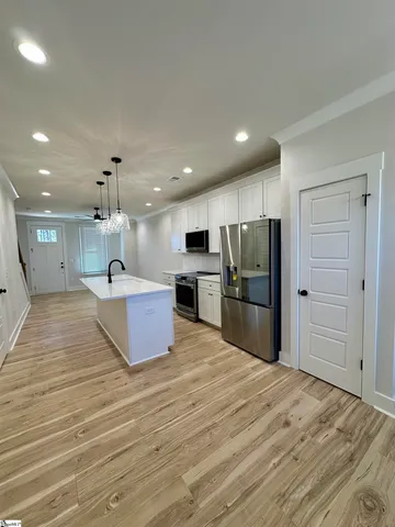 $389,900 | 9 Hawthorne Lane, Unit 103, Greenville, SC 29605