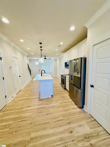 $389,900 | 9 Hawthorne Lane, Unit 103, Greenville, SC 29605