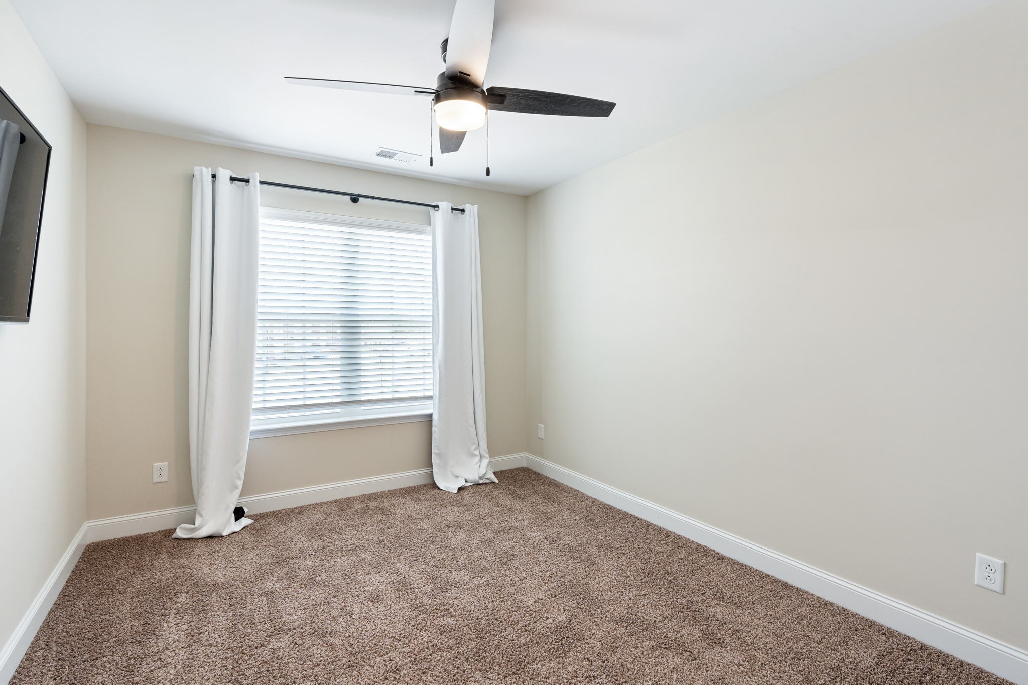 2034 Downstream Drive Ashland City, TN 37015 - Photo 22 of 23 an empty room with a window
