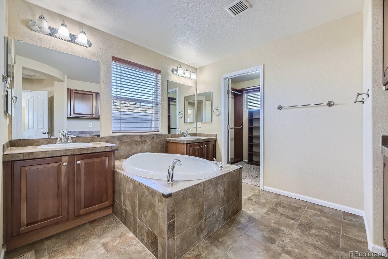 10679 Cedarcrest Circle Highlands Ranch, CO 80130 - Photo 16 of 28