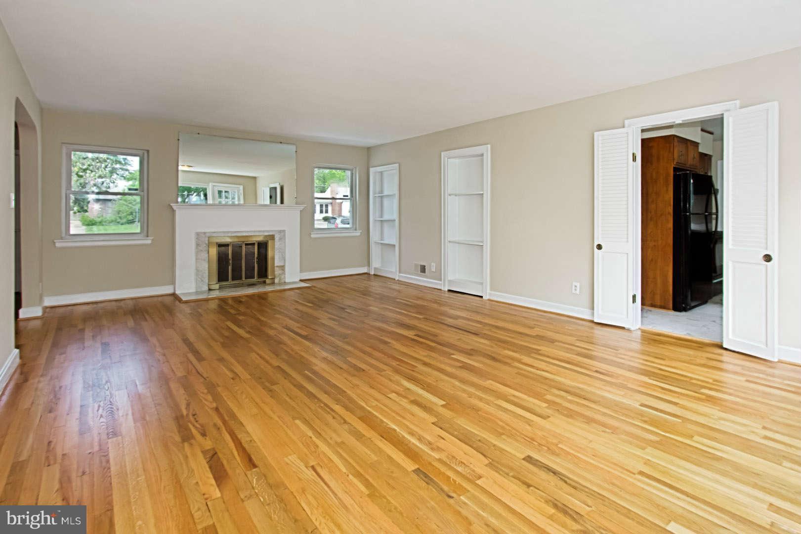 4007 Ridge Road Annandale, VA 22003 - Photo 6 of 27 Living Room