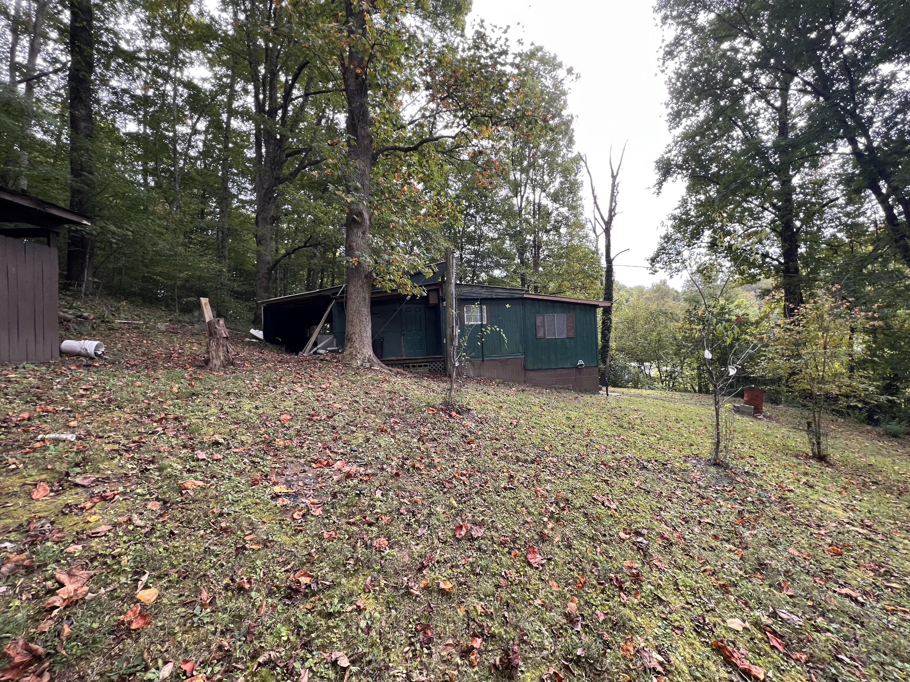 194 Lick Fork Road Middlesboro, KY 40965 - Photo 8 of 25 8AA776EA-3F13-4978-A3AD-2C4061278D82