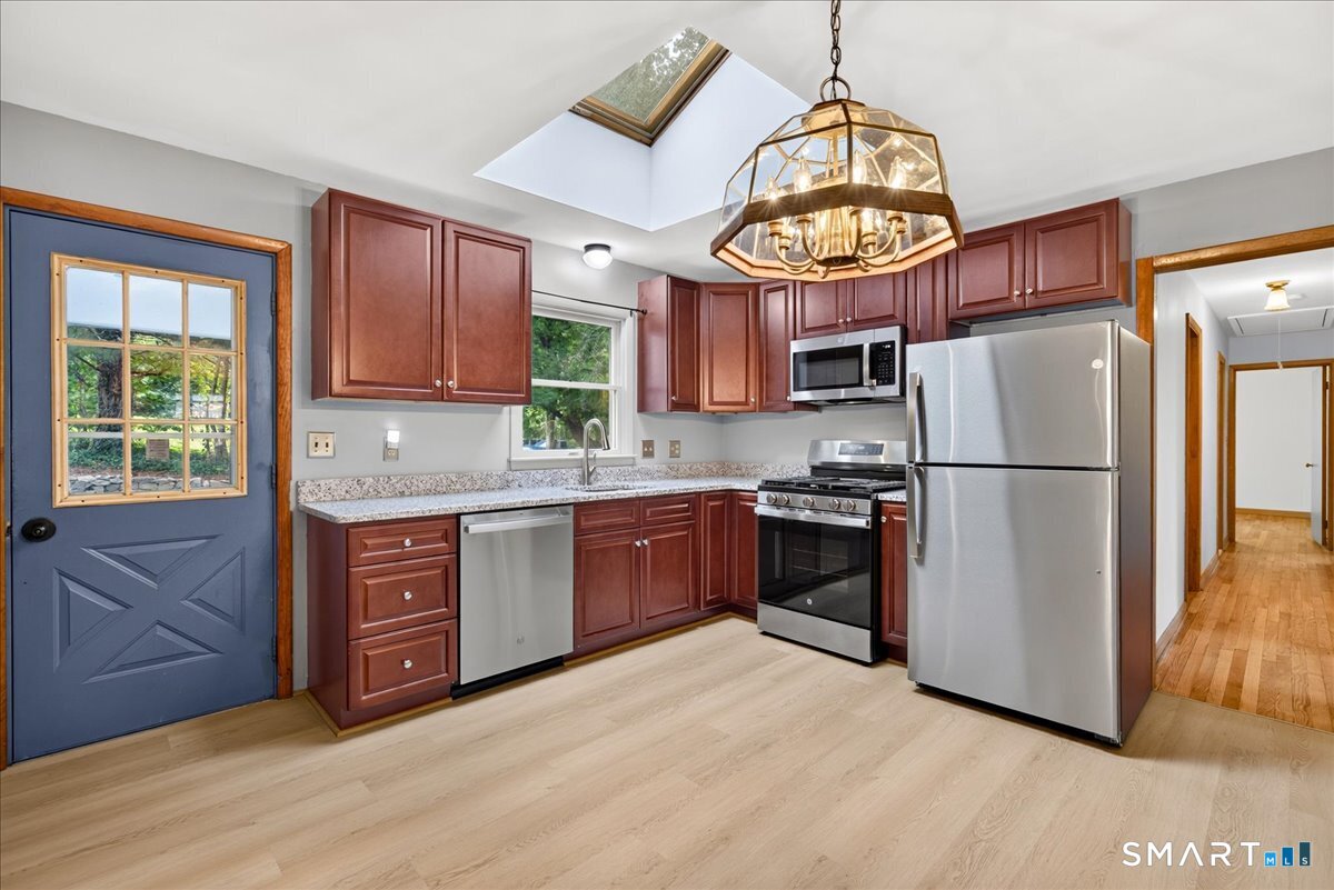 22 Robinwood Road Hamden, CT 06517 - Photo 12 of 40 Gallery Image 12