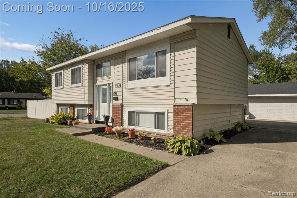 1815 Heather Ridge Ypsilanti, MI 48198 - Photo 5 of 43 Gallery Image 5