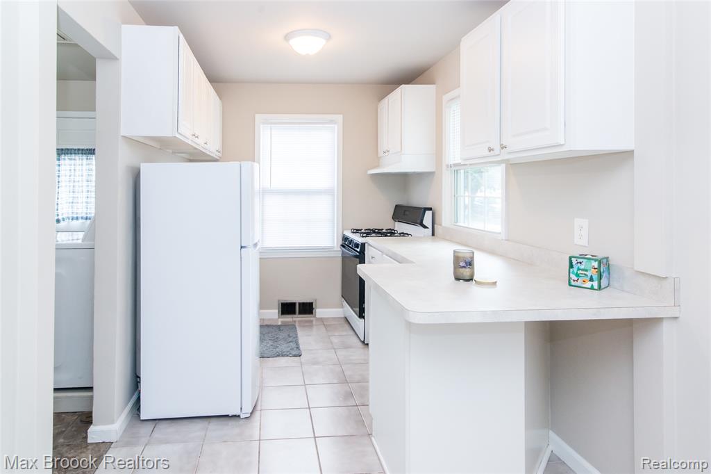 2038 Moorhouse Street Ferndale, MI 48220 - Photo 6 of 24