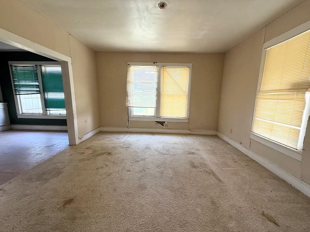 105a Riesel Tx 76682 Riesel, TX 76682 - Photo 14 of 34 an empty room with windows