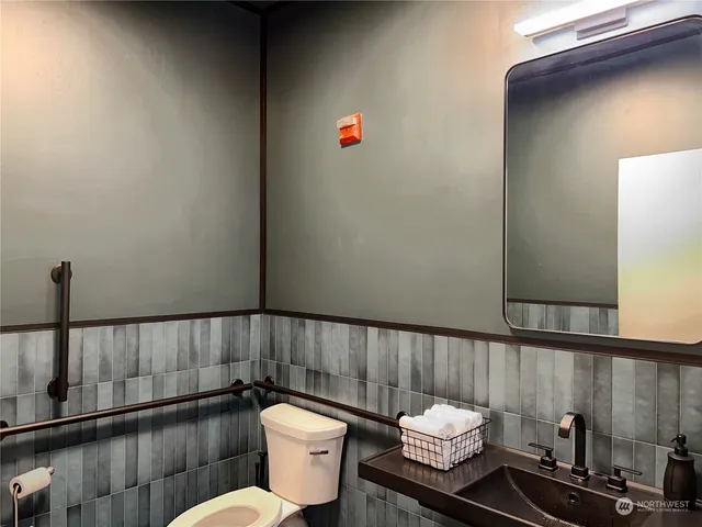 $3,490 | 7 West Alder Street, Walla Walla, WA 99362