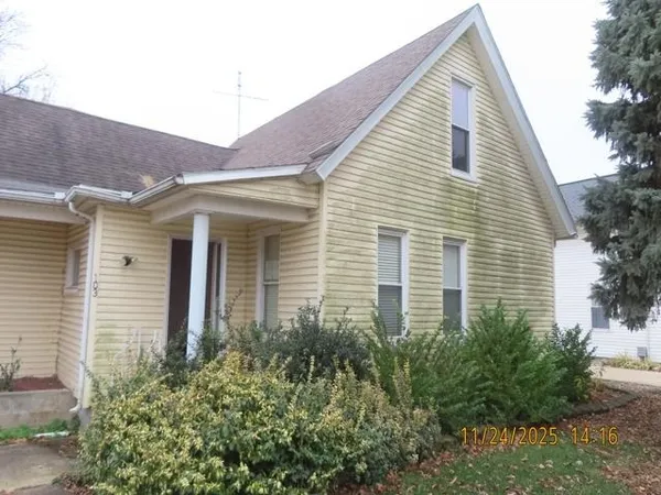 $79,900 | 103 1st Street, Bradford, IL 61421