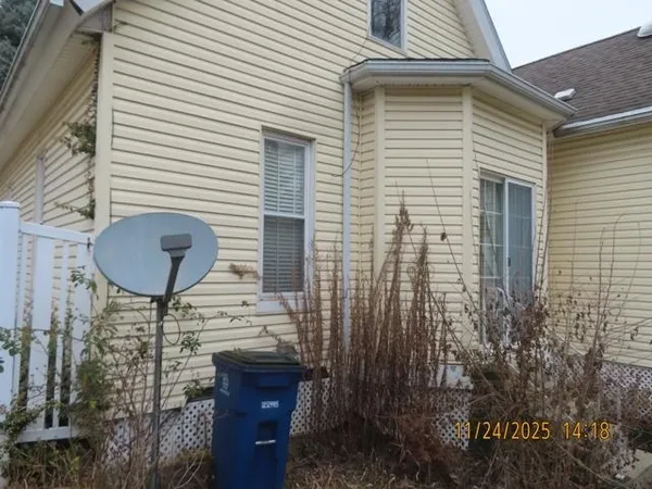 $79,900 | 103 1st Street, Bradford, IL 61421