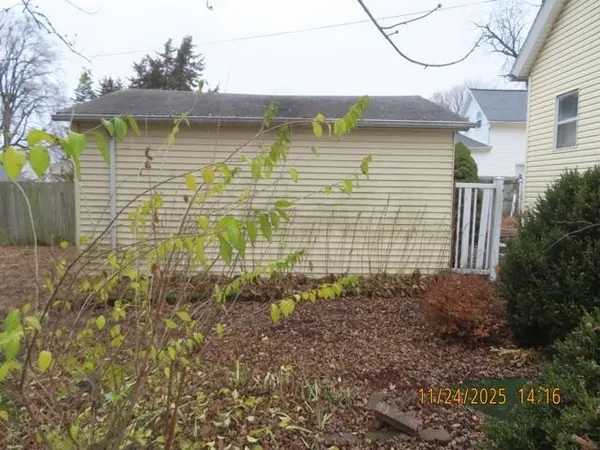 $79,900 | 103 1st Street, Bradford, IL 61421