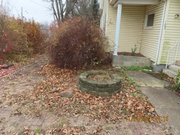 $79,900 | 103 1st Street, Bradford, IL 61421