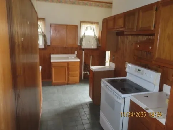 $79,900 | 103 1st Street, Bradford, IL 61421