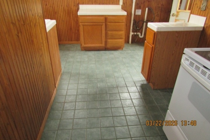 103 1st Street Bradford, IL 61421 - Photo 7 of 48 a view of a utility room with washer and dryer