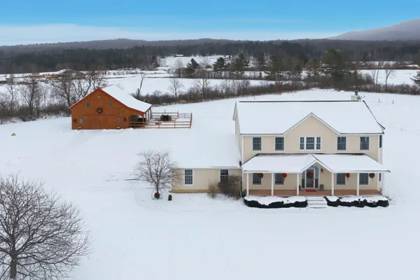 $915,000 | 217 Airport Road, Haverhill, NH 03774