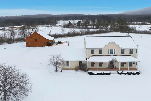 $935,000 | 217 Airport Road, Haverhill, NH 03774