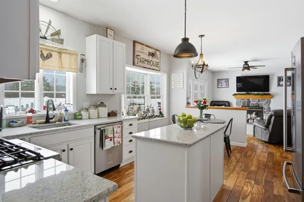 $915,000 | 217 Airport Road, Haverhill, NH 03774