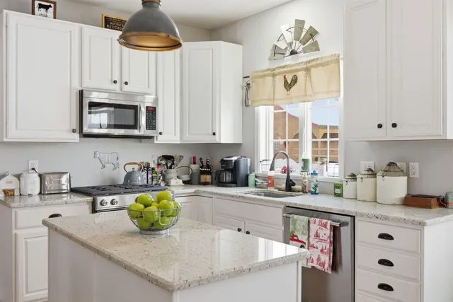 $935,000 | 217 Airport Road, Haverhill, NH 03774