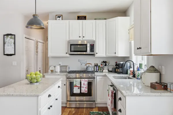$915,000 | 217 Airport Road, Haverhill, NH 03774