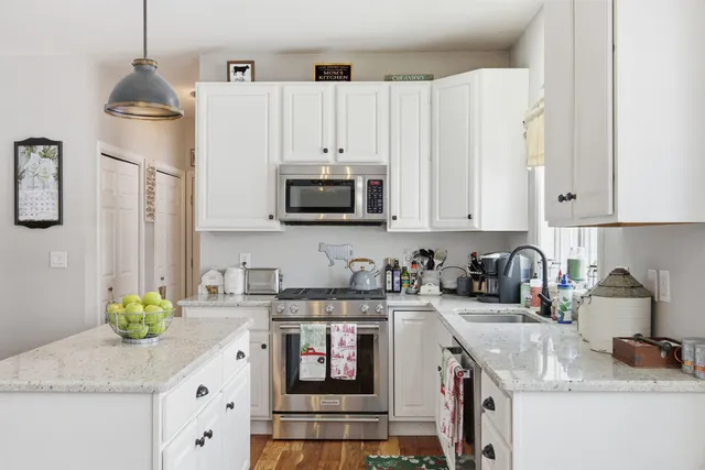 $935,000 | 217 Airport Road, Haverhill, NH 03774