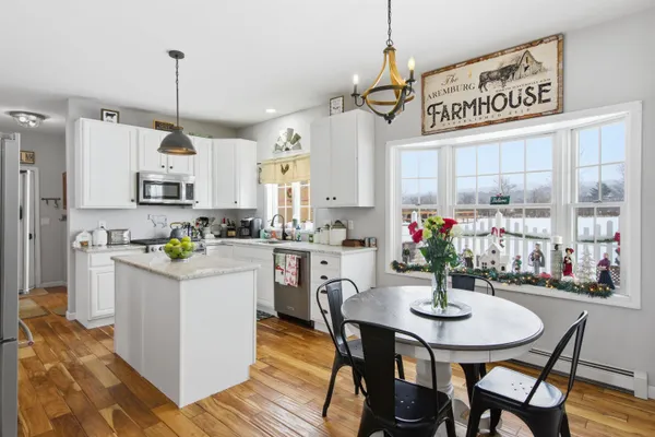 $915,000 | 217 Airport Road, Haverhill, NH 03774