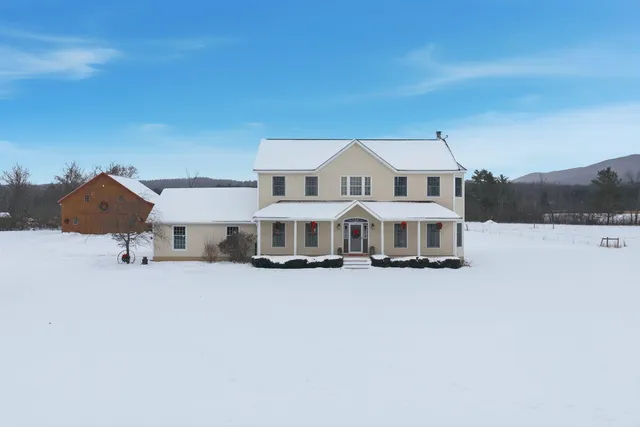 $935,000 | 217 Airport Road, Haverhill, NH 03774