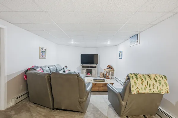 $915,000 | 217 Airport Road, Haverhill, NH 03774