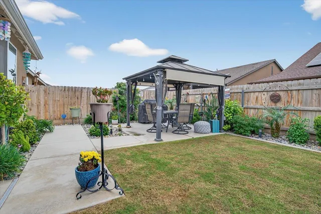$599,000 | 2241 East Monte Verde Avenue, Visalia, CA 93292