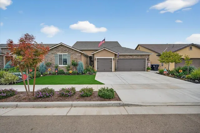 $599,000 | 2241 East Monte Verde Avenue, Visalia, CA 93292