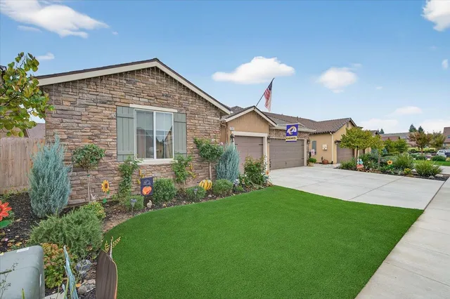 $599,000 | 2241 East Monte Verde Avenue, Visalia, CA 93292