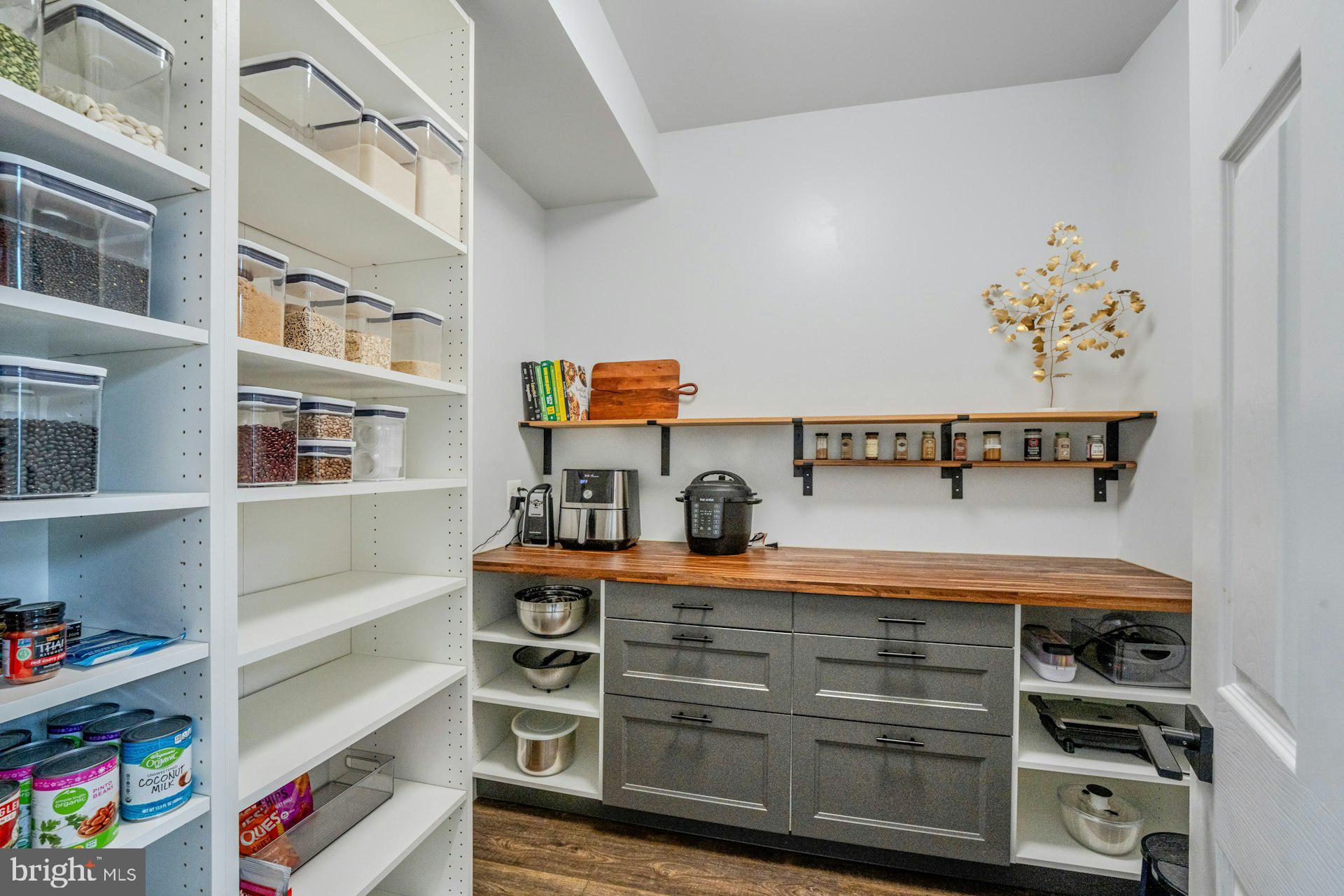 18120 Ridgewood Place Round Hill, VA 20141 - Photo 9 of 46 Stunning pantry