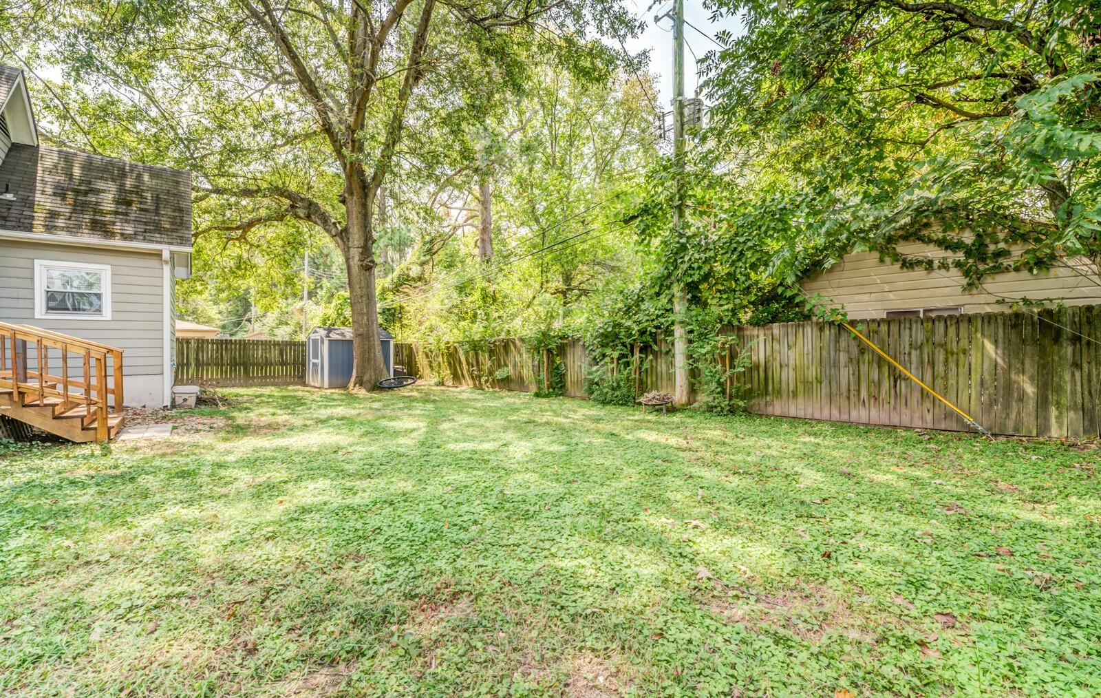 453 Fleda Road Memphis, TN 38120 - Photo 29 of 31 a backyard of a house with table and chairs
