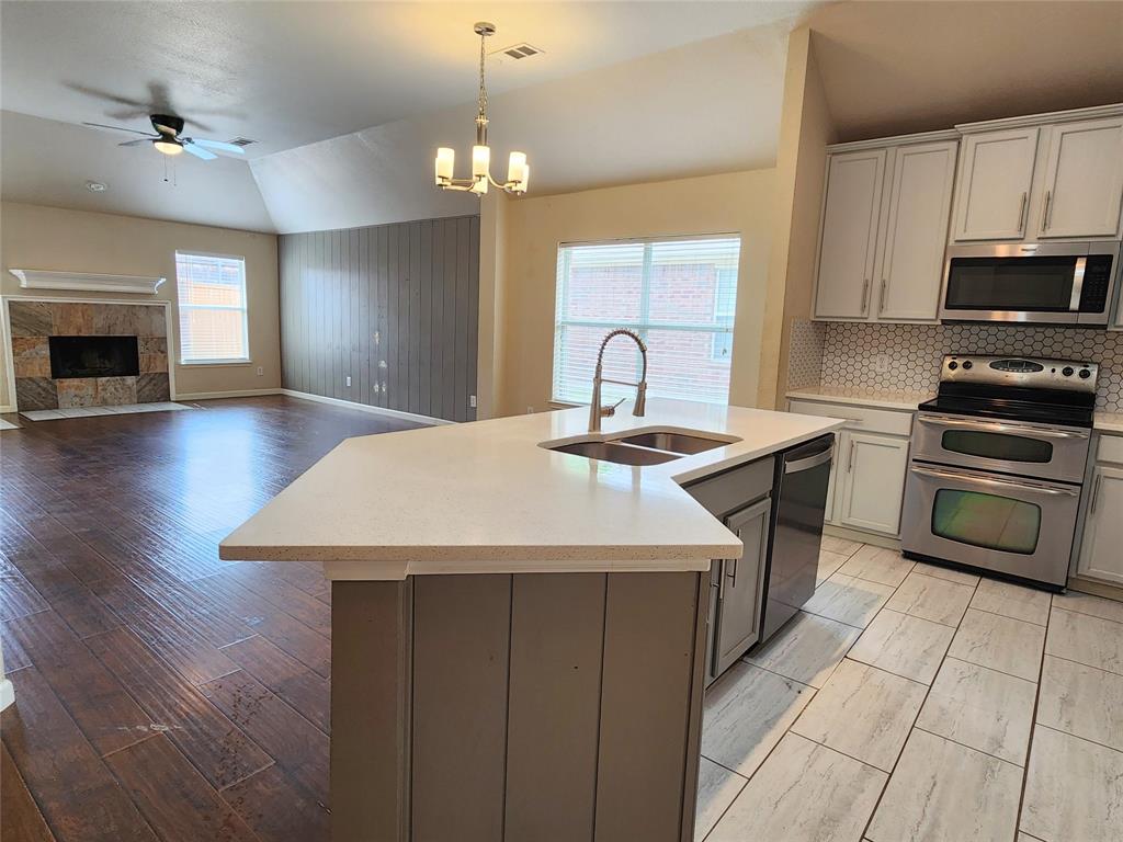 1605 Cardinal Way Aubrey, TX 76227 - Photo 7 of 22