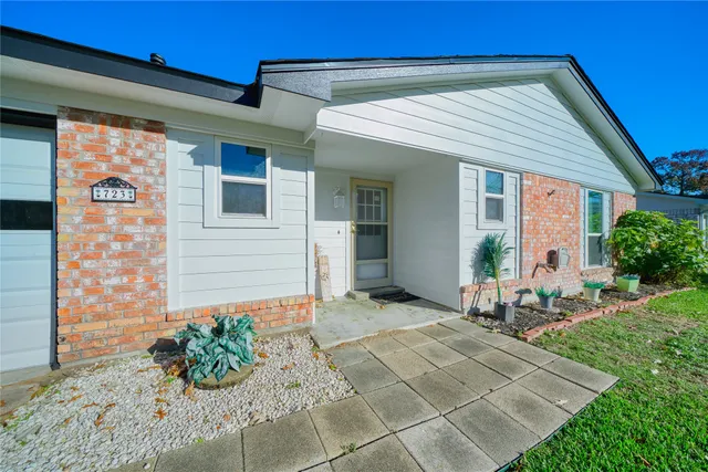 $220,000 | 723 Pas Trail, Houston, TX 77336