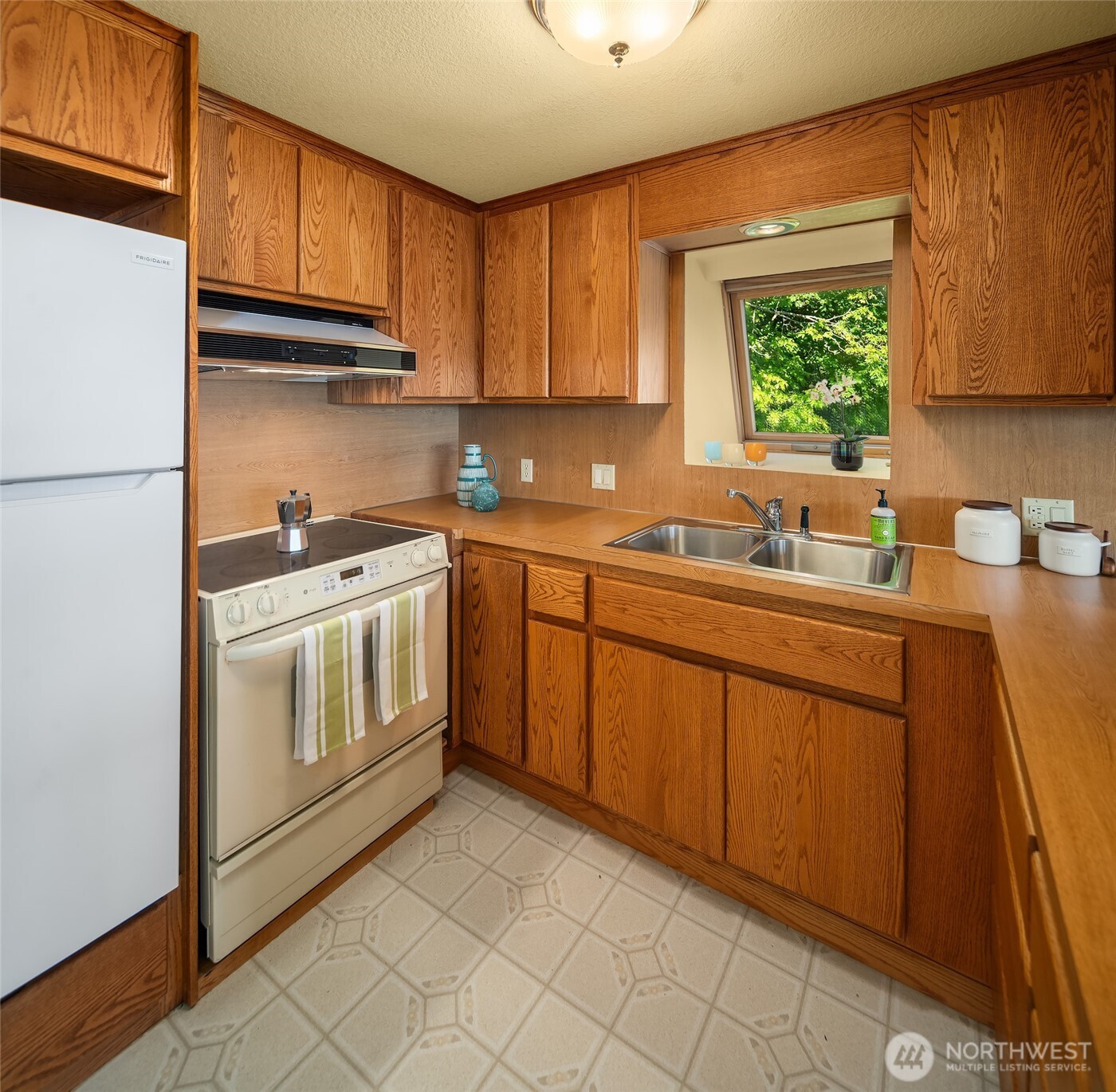 12422 Southwest Bachelor Road Vashon, WA 98070 - Photo 24 of 35