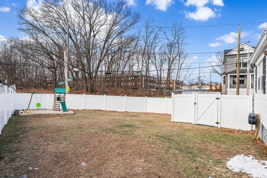 20 Powell Street Boston, MA 02132 - Photo 31 of 36