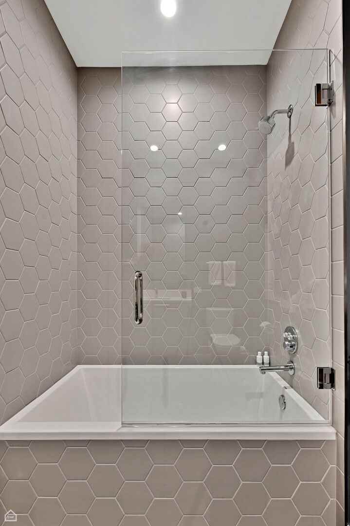 305 South Racine Avenue, Unit PHA Chicago, IL 60607 - Photo 22 of 39