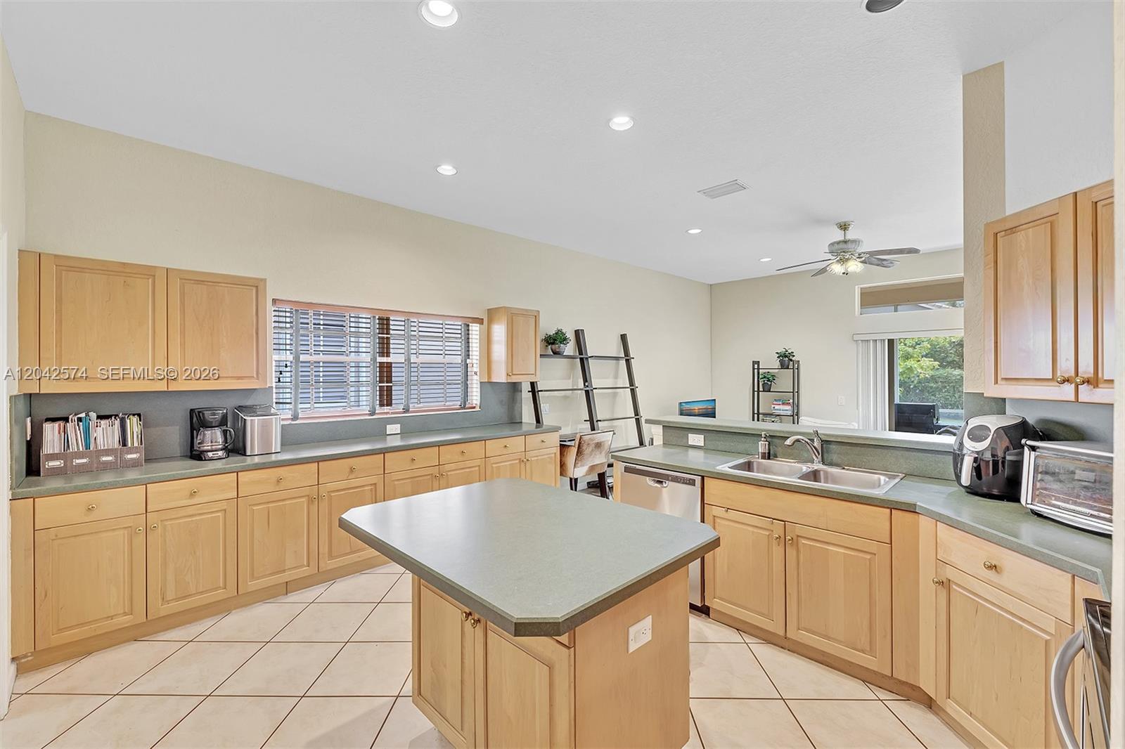 3711 Falcon Ridge Circle Weston, FL 33331 - Photo 25 of 66