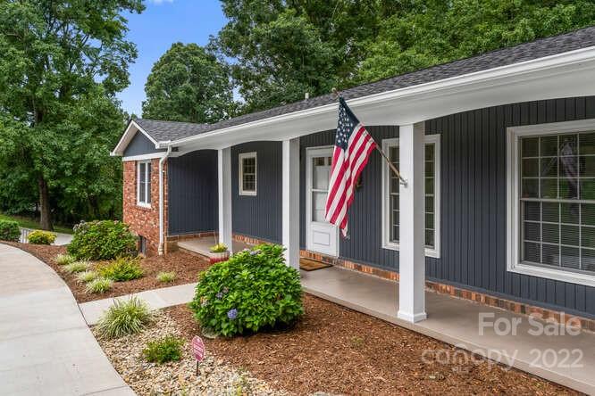 101 London Road Hendersonville, NC 28739 - Photo 4 of 48 Gallery Image 4