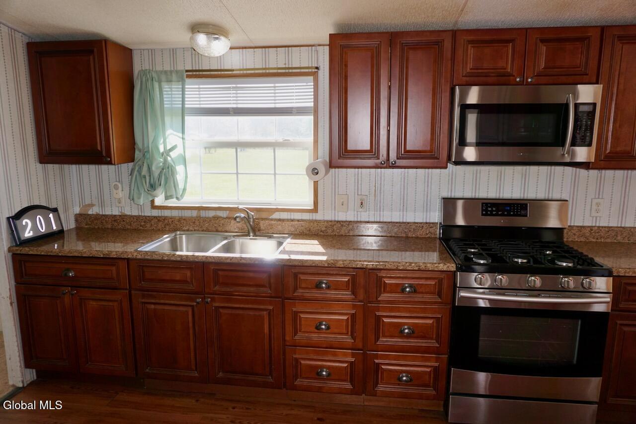 201 Reed Hill Road Glen, NY 12072 - Photo 2 of 41 DSC05484