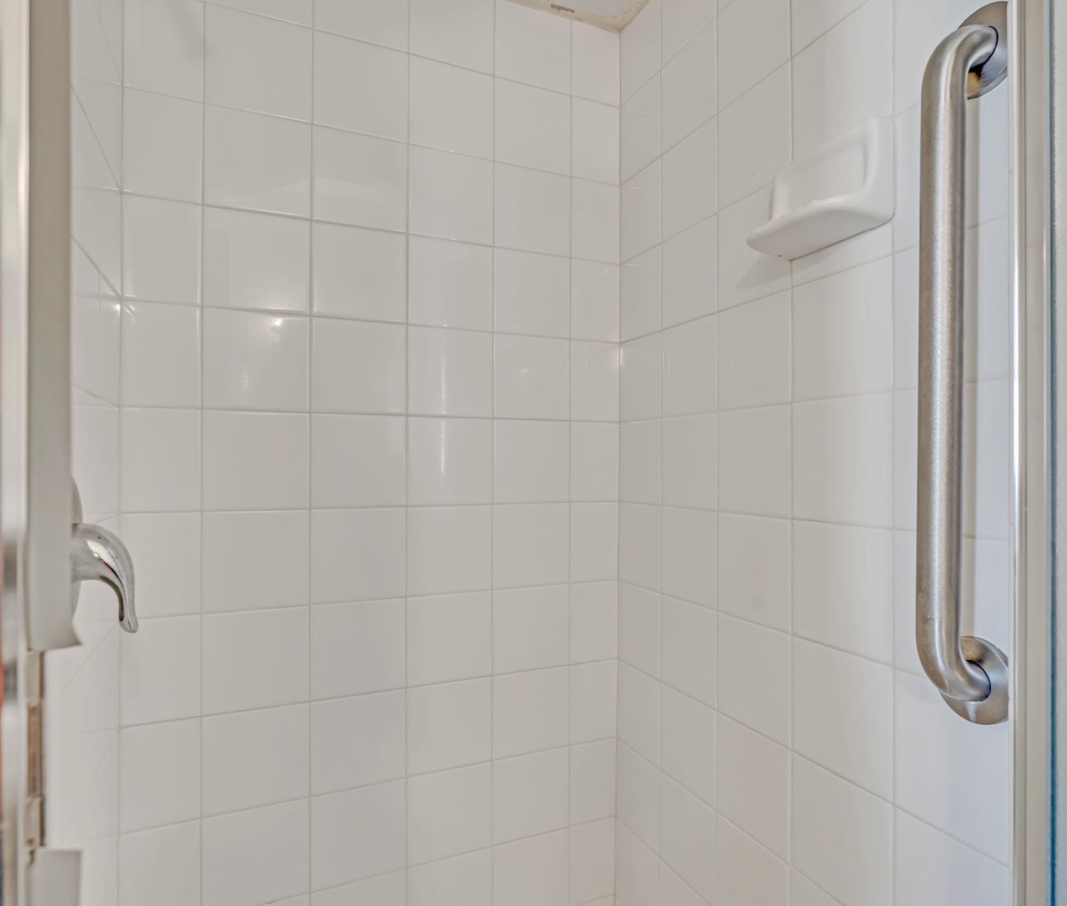 500 North G Street Madera, CA 93637 - Photo 20 of 24 a bathroom with a shower