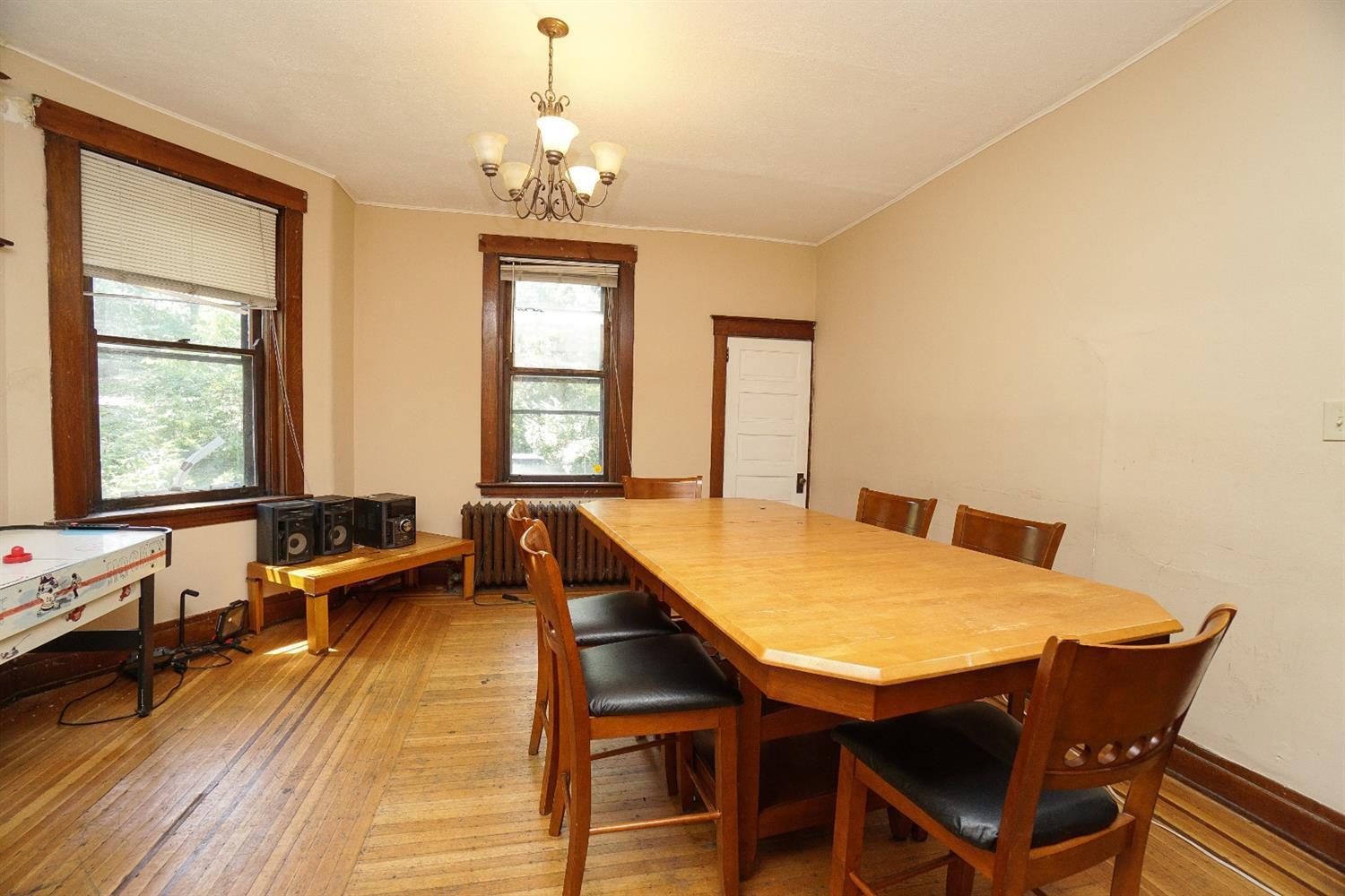 683 Riddle Road Cincinnati, OH 45220 - Photo 7 of 19 Gallery Image 7