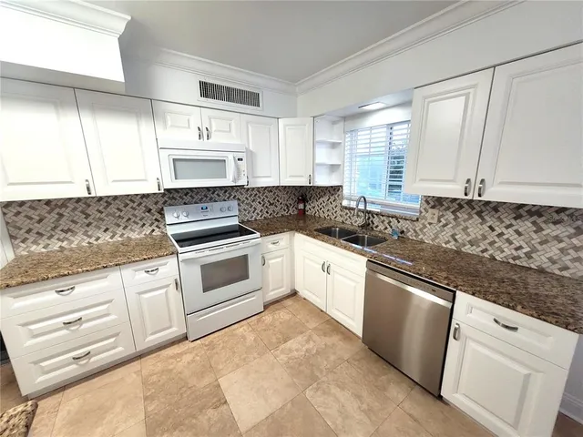 $3,495 | 356 East Overbrook Drive, Largo, FL 33770