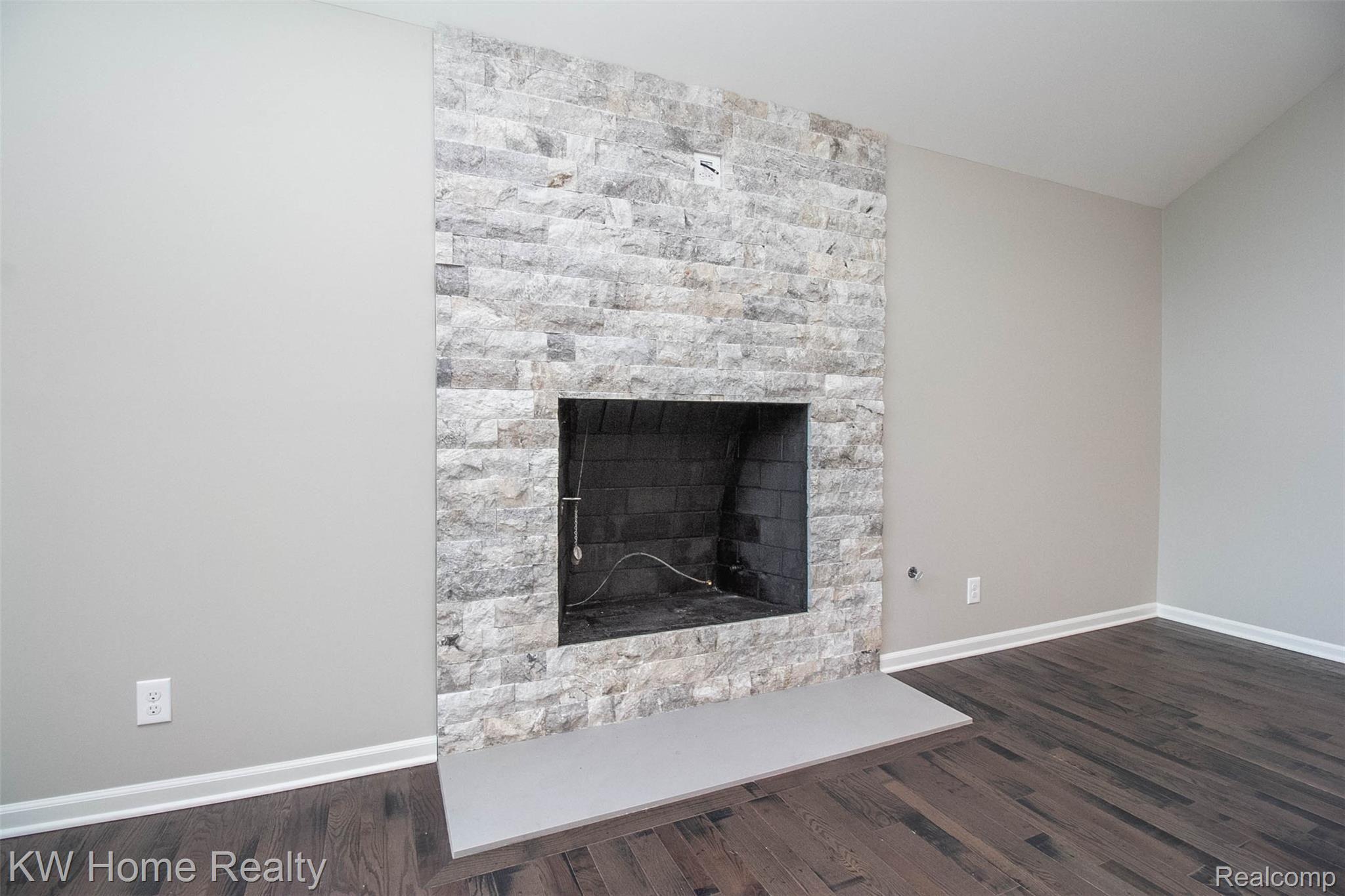 4260 Stoddard Road West Bloomfield, MI 48323 - Photo 12 of 47 13.jpg